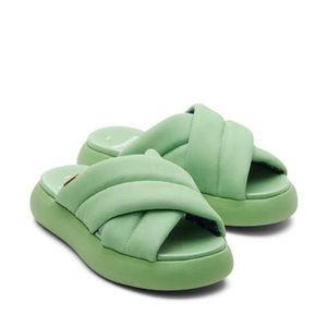 NWT Women’s Toms Wildfang Mallow Crossover Green Sandals. Size 7
